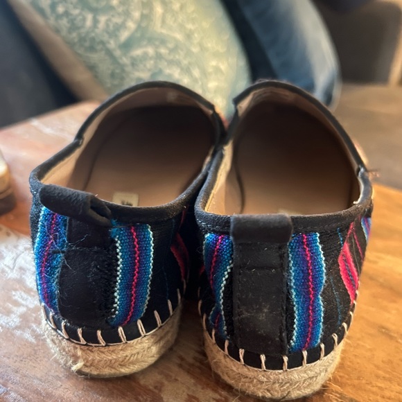 Inkkas Slip-ons with Decorative Jute Bottom - Picture 4 of 5